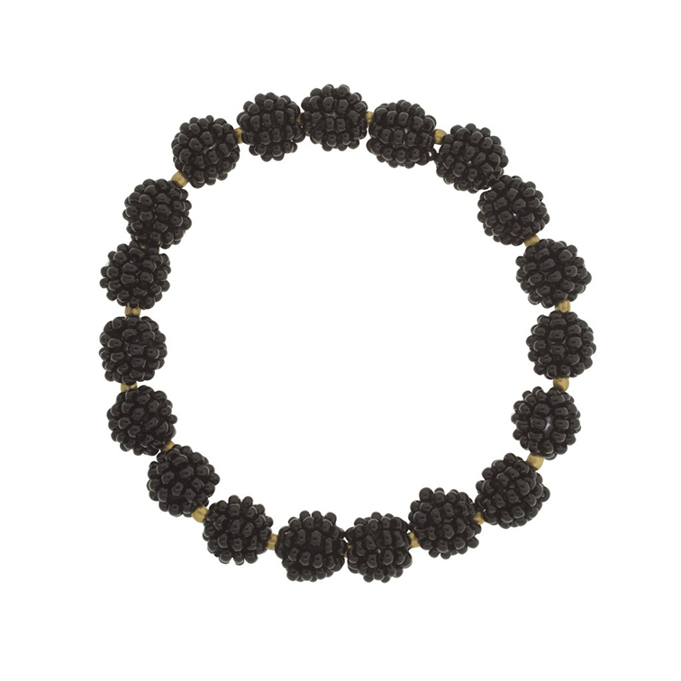 Jewellery pearls dark